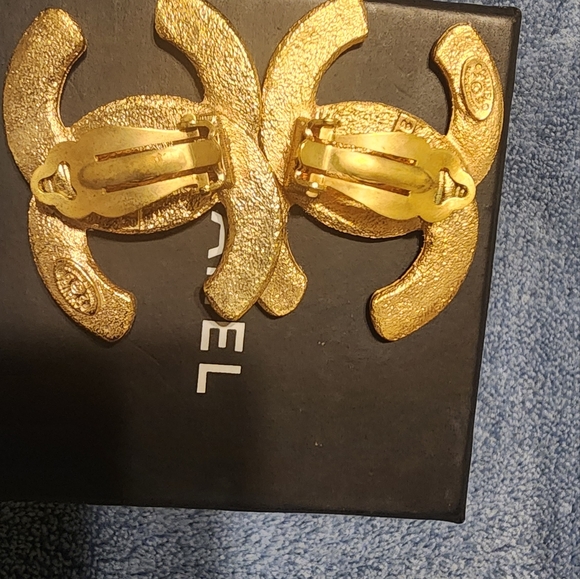 Chanel Earrings - Picture 3 of 4